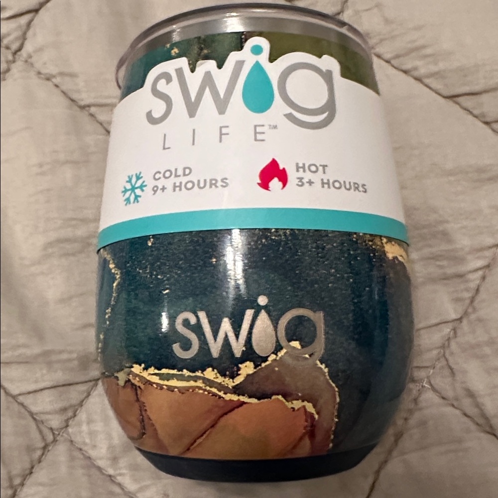 Swig Life Insulated Mega Mug, Plus a 14 oz Tumbler
Check out all the pics! - Picture 3 of 4